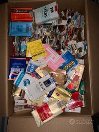 Pacchetti di sigarette vuoti