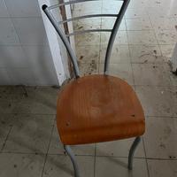 Sedia seduta in legno