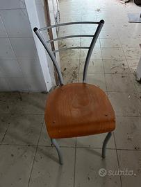 Sedia seduta in legno