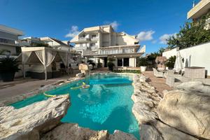 VILLA con Piscina zona Mugnano MAV402