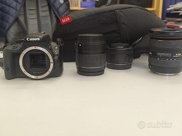 Canon EOS 100D + 3 obiettivi, batterie, caricatore