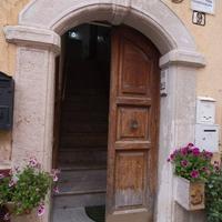 3 VANI IN CENTRO DA RISTRUTTURARE DI FRONTE L'UNIV