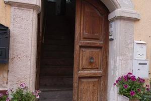 3 VANI IN CENTRO DA RISTRUTTURARE DI FRONTE L'UNIV