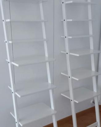 Due scaffali Ikea 