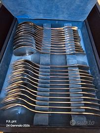 Set posate AMC in acciaio.