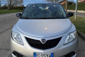 Lancia ypsilon 2016