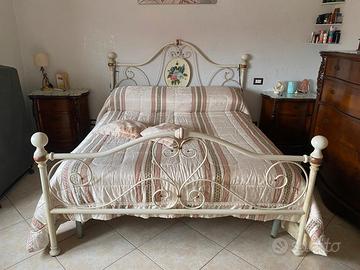Elegante Letto Matrimoniale in Ferro Battuto – Sti