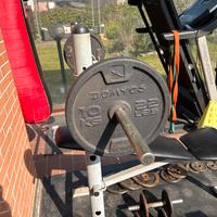 Panca, bilancere e manubri