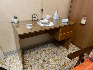 Scrivania noce con vetro