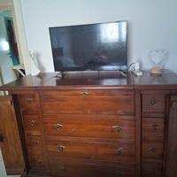 comó dotato di cassetti e specchiera