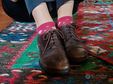 Scarpe con lacci marroni stile vintage