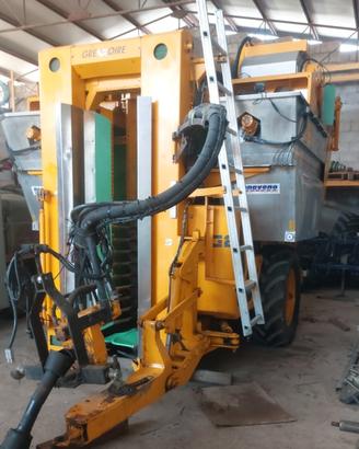 Vendemmiatrice trainata usata Gregoire G2.230