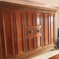 Armadio antico da collezione in legno massiccio