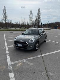 Mini Cooper D 1.5 116 cv 5 porte