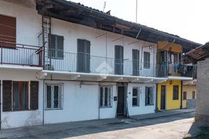 CASA SEMINDIPENDENTE A SAN CARLO CANAVESE