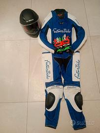 Tuta da moto con casco e guanti