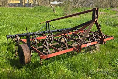 Erpice Vibrocult 2,40 m con ruote di regolazione