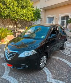 Lancia y