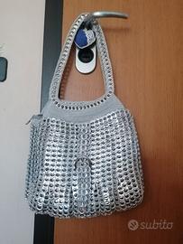 Borsa capiente con le linguette di lattine 