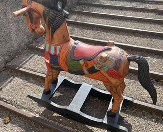cavallo a dondolo