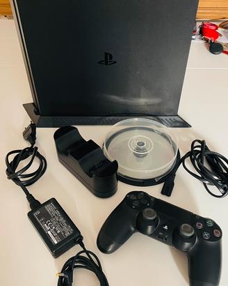 PS4 Slim con accessori