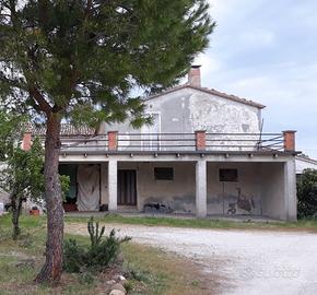 Rustico di 605 mq con terreno