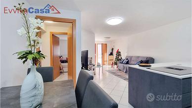 Trilocale ready-to-live con corte privata e posti