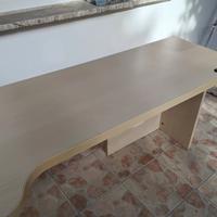 Scrivania in legno