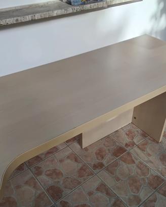 Scrivania in legno