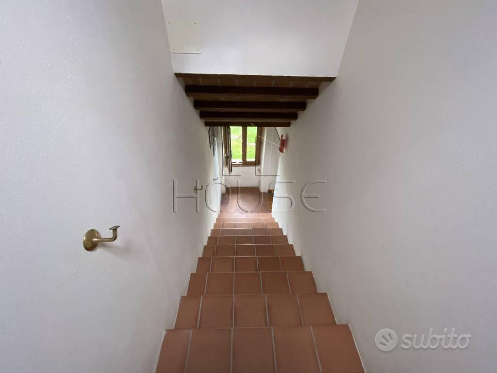 Rustico / Casale di 101 m² con 3 locali e box auto - Vista 2