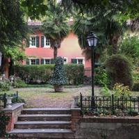 Porzione di villa del '600 con giardino privato