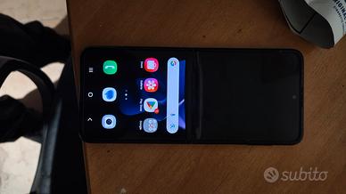 ZFLIP 3 CON SCHERMO ROTTO 