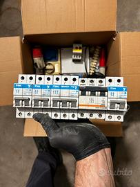 Lotto Materiale Elettrico Industriale e Civile