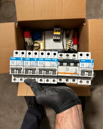 Lotto Materiale Elettrico Industriale e Civile