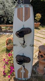 Wakeboard Liquid Force Peak 151 2025 con Idol 4D.