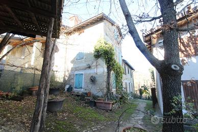 CASA SEMINDIPENDENTE A NEVIANO DEGLI ARDUINI