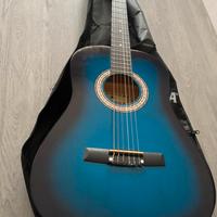 Chitarra acustica marca Acustika colore blu