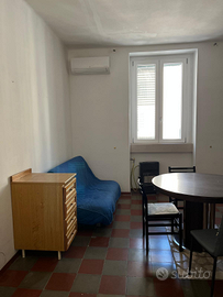 Bilocale zona policlinico completamente arredato