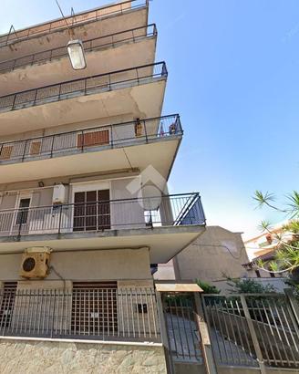 4 LOCALI A REGGIO DI CALABRIA