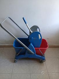 Carello pulizie a doppio secchio e strizzatore.