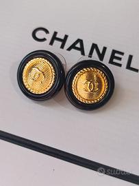 Orecchini bottone Chanel nero e gold