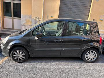 Renault Modus 1.2 modello Saint Tropez