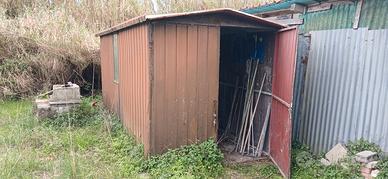 casetta in lamiera da rivedere