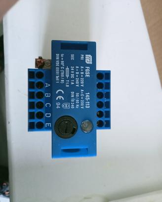 Alimentatore lineare AC 220/230/240 a DC 24V 1 Amp