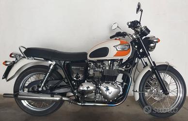 Triumph Bonneville T100 del 2005 carburatore