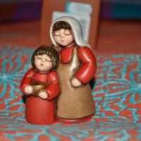 Presepe classico Thun Donna con bambino con doni