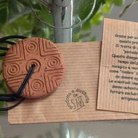 Ciondolo pintadera terracotta.