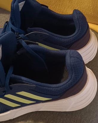 scarpe da running Adidas 
