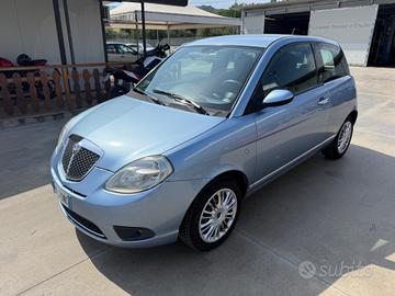 Lancia Ypsilon 1.3 MJT 90 CV Platino