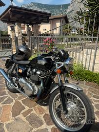 Triumph thruxton 900